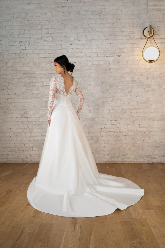 Stella York Loren #1 (IV-PL) Ivory Gown w Porcelain Tulle Plunge thumbnail